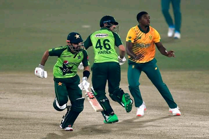 پاکستانۍ لوبډله به جنوبي افریقا ته ځوابي سفر وکړي