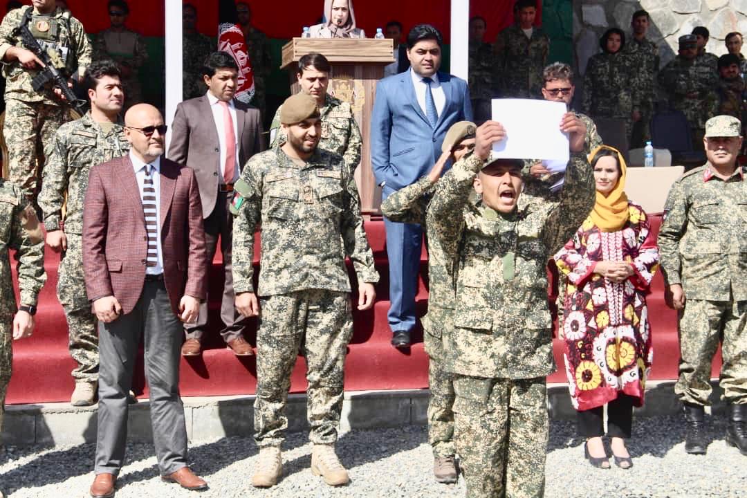 د عامه ساتنې ملي تصدۍ ۴۲۲ ساتونکو ته بری ليکونه ورکړل شول