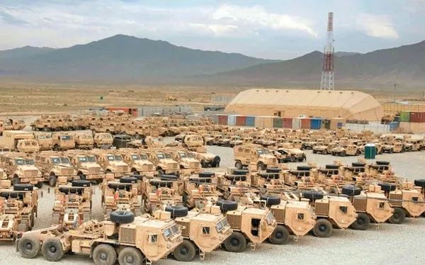 امریکا له افغانستانه د خپلو تجهیزاتو لېږد پيل کړ.