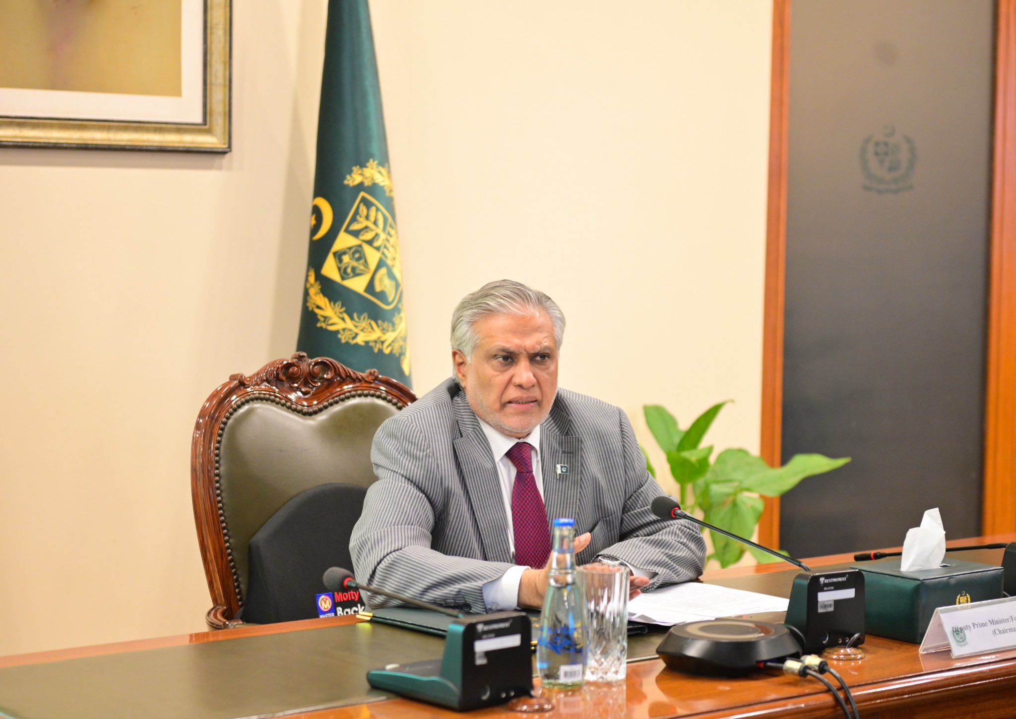 د‌ پاکستان بهرينو چارو وزارت:  اسحق ډار له خپل افغان سیال سره تیلیفوني خبرې کړي