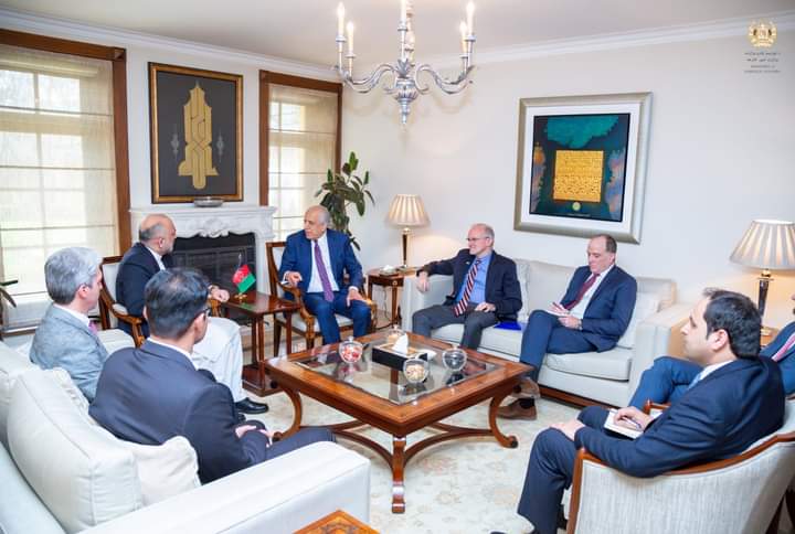 حنیف اتمر: د افغان سولې لپاره سیمه ییزه اجماع مهمه ده.