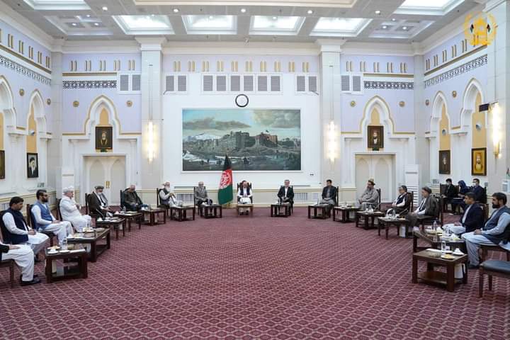 سیاسي مشرانو سره د ولسمشر لیدنه؛ د ولسي پاڅونونو تجهیز دې چټک کړای‌شي