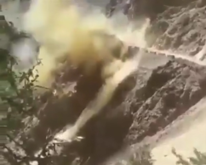 طالبانو د غور ـ هرات لویې لارې یو مهم پل الوزولی