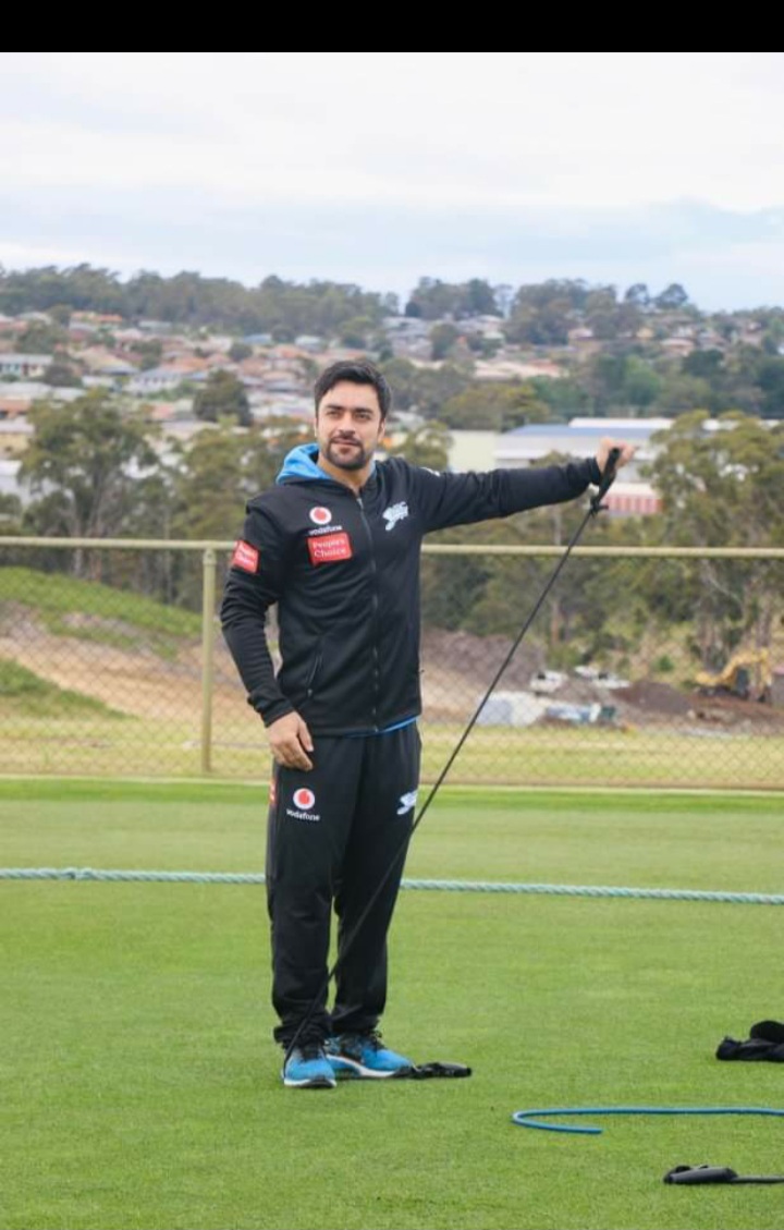 راشد خان په اسټرالیا کې تمرینات پیل کړل.