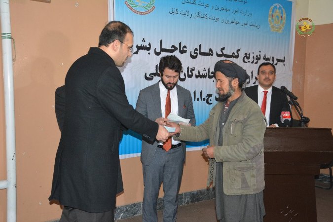 کورنیو بې ځایه شویو ته د مرستو ویش لړۍ پیل شوه