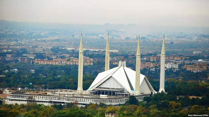 شیخ رشید: پاکستان له خونړیو بریدونو سره مخ دی