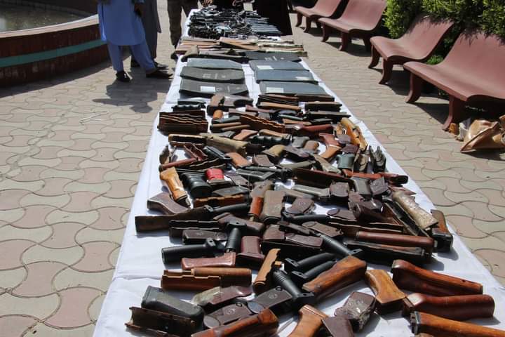 ننګرهار کې په دوو مارکیټونو کې وسلې او مهمات نیول شوي.