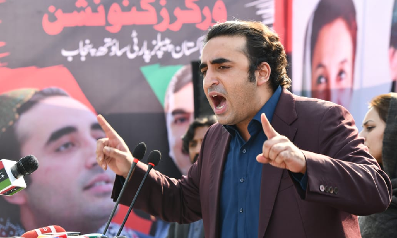 بوټو: د پاکستان لنډمهالی حکومت د افغان کډوالو د اېستلو واک نه لري