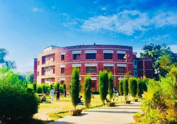 ننګرهار پوهنتون د هېواد په کچه لوړې نومرې ترلاسه کړي.