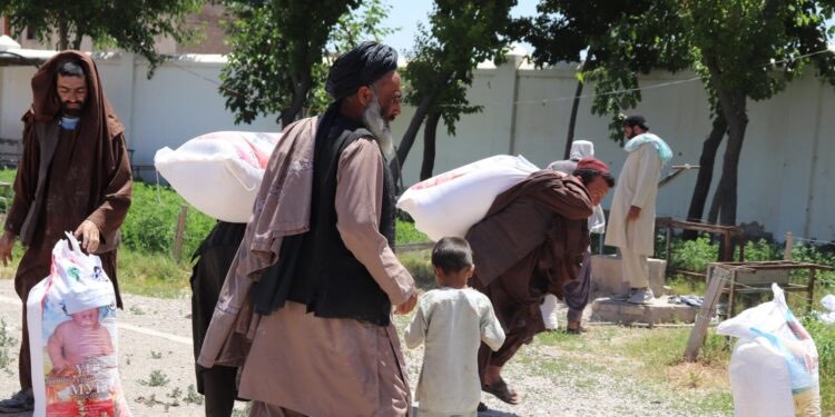 تېره میاشت پر زرګونو کورنیو د ۲۰۰ میلیونه افغانیو مرسته وېشل شوې