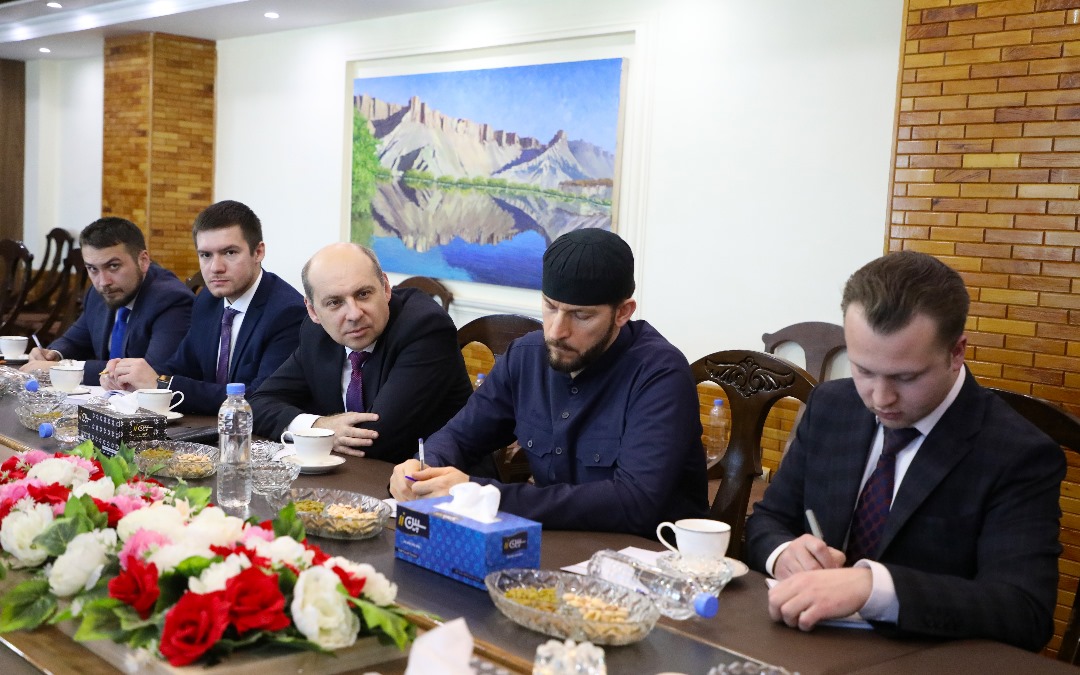 د حکومت اقتصادي مرستیال؛ له روسي چارواکو سره د اړیکو پر پیاوړتیا غږېدلی