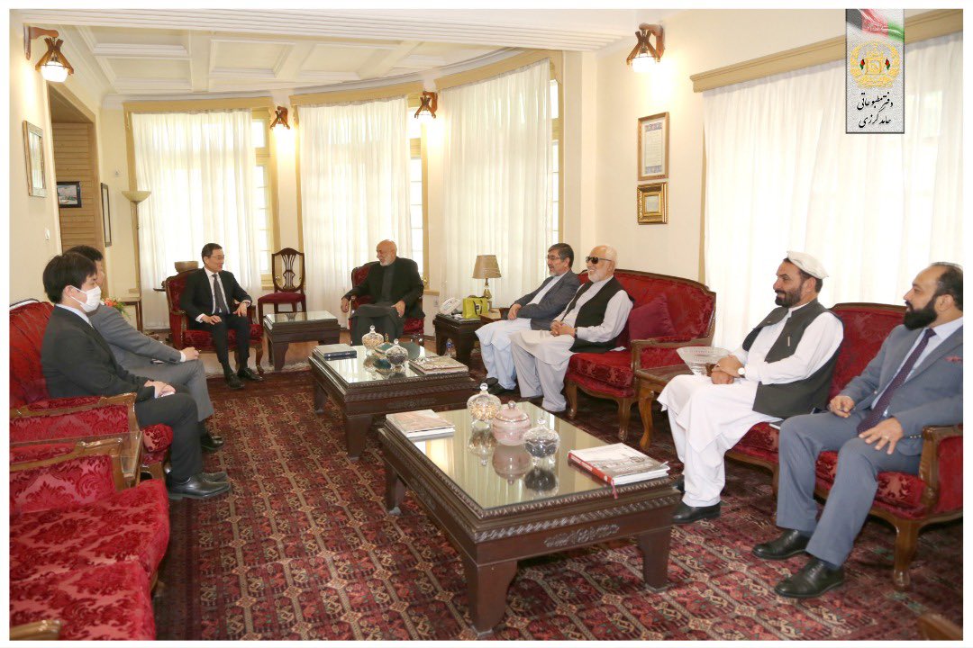 حامد کرزی: جاپان دې افغان محصلینو ته لا زیات تحصیلي بورسونه ورکړي