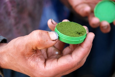 د روغتیا نړیوال سازمان: له هرو څلورو افغانانو یو تنباکو کاروي