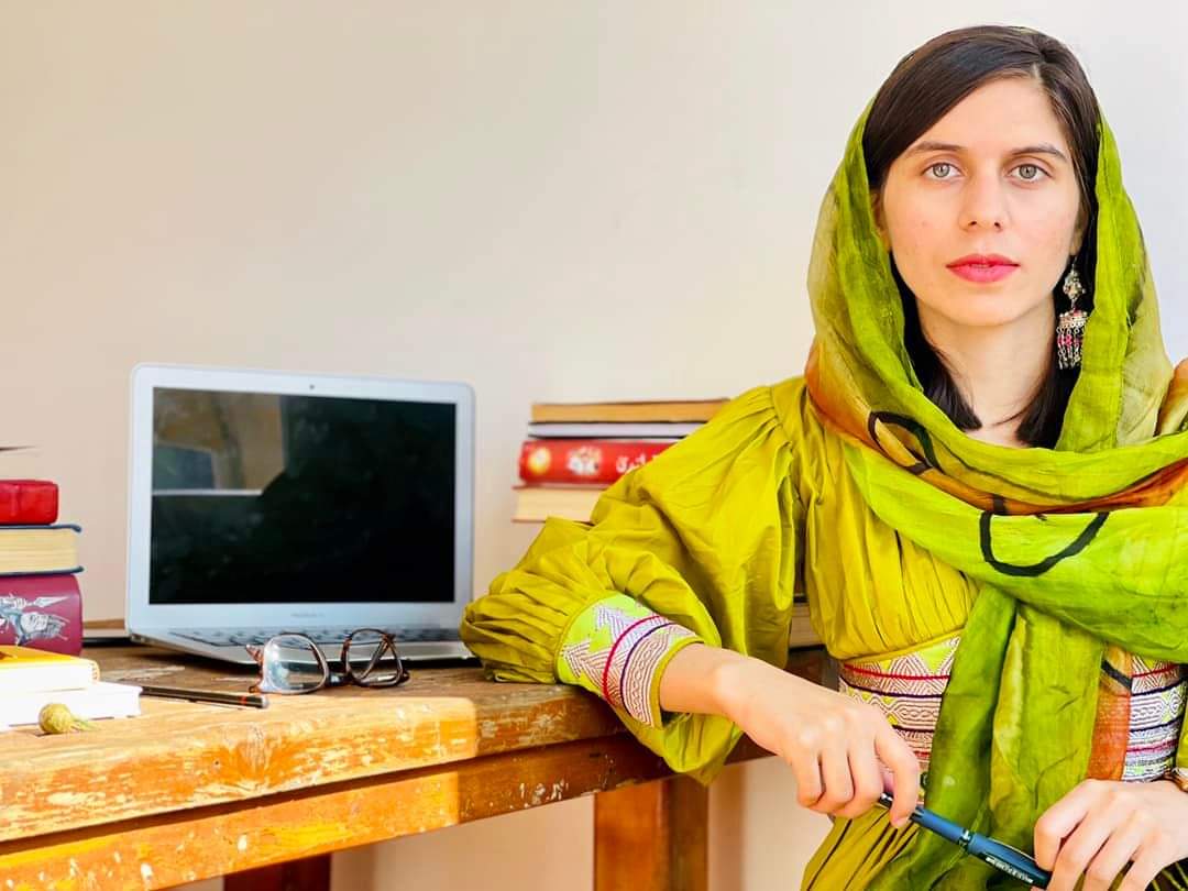 ملتونه چې له ظلم، ستم او فشار سره مخ شي عموما درې ډوله عکس العمل ښيي: