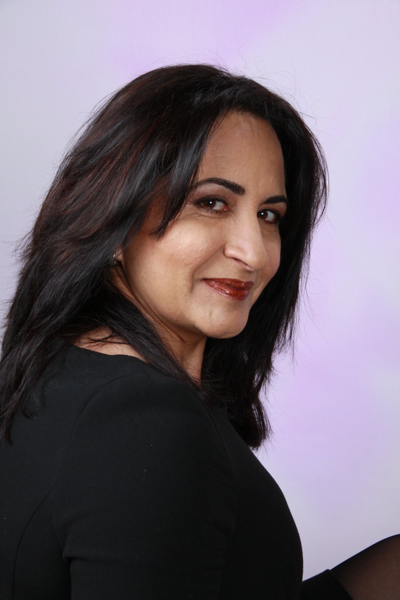 زموږ دهیوادد خوږژبې او پیژندل شوې ویاندې آغلې سهیلا اصغري وردک (حسرت نظیمي)