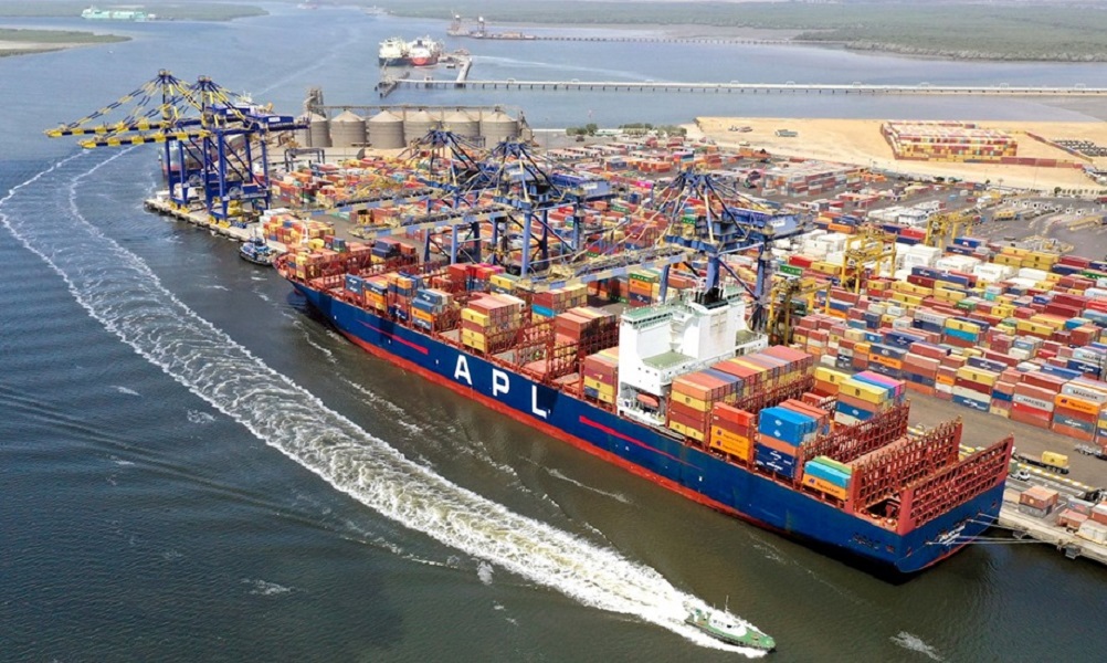 کراچۍ بندر کې لاهم د افغان سوداګرو ۱۰۰۰ کانټینرونه اېسار دي