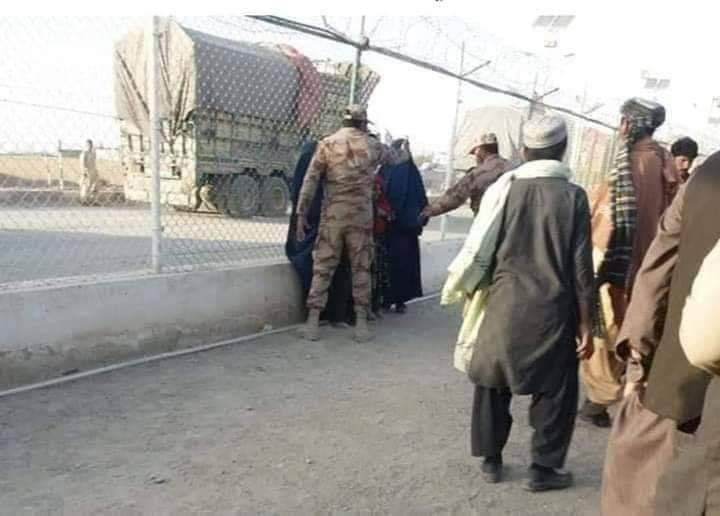 خلک: پاکستاني ځواکونه سپین بولدک کې له افغانانو غیر انساني چلند کوي