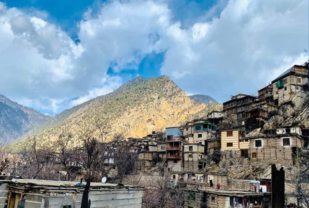 ننګرهار کې یو ځوان د تبرګي په ګوزارونو خپل پلار وژلی