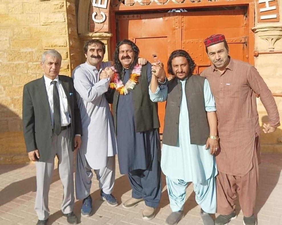 د پښتون ژغورنې غورځنګ مخکښ غړی علي وزیر له زندانه خوشې شو