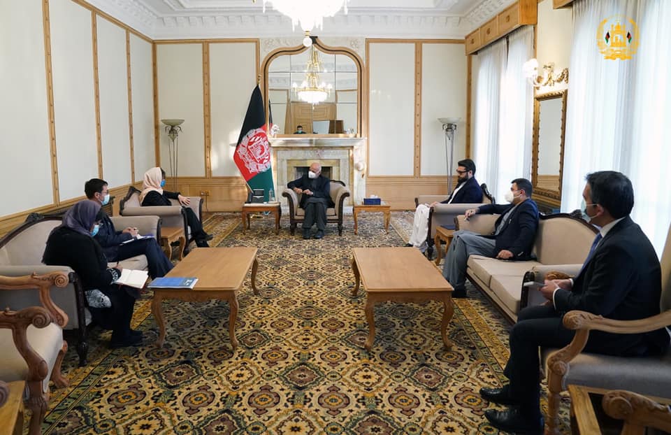 غني د ملګرو ملتونو له ځانګړې استازې سره ولیدل