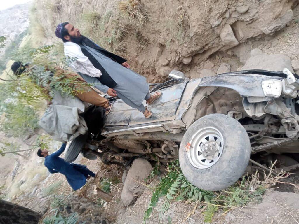 کونړ کې د یوې ټرافیکي پېښې له امله ۱۷ کسان ټپیان شوي