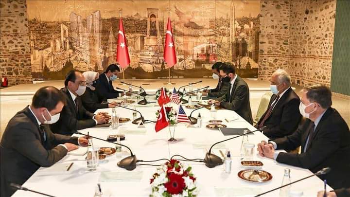 زلمی خلیلزاد د افغان سولې په تړاو ترکیي چارواکو سره غږېدلی