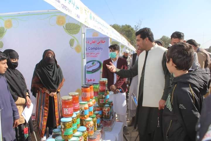 ننګرهار کې دوه ورځنۍ کرنیز نندارتون پای ته ورسېد.