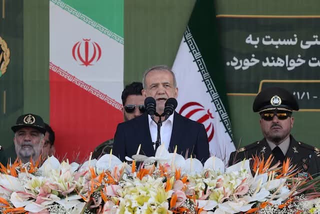 پزشکيان:  ټرمپ هم سوله غواړي هم تهديدونه‌ کوي