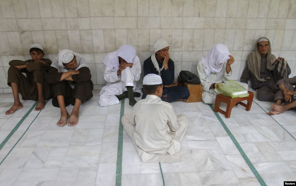 د پاکستان تر کنټرول لاندې دیني مدرسې که د ځانمرګو روزنځایونه