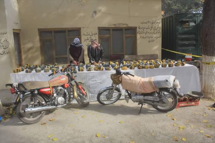 لغمان پولیسو دوه تنه د نشه یي توکو د قاچاق په تړاو نیولي دي.