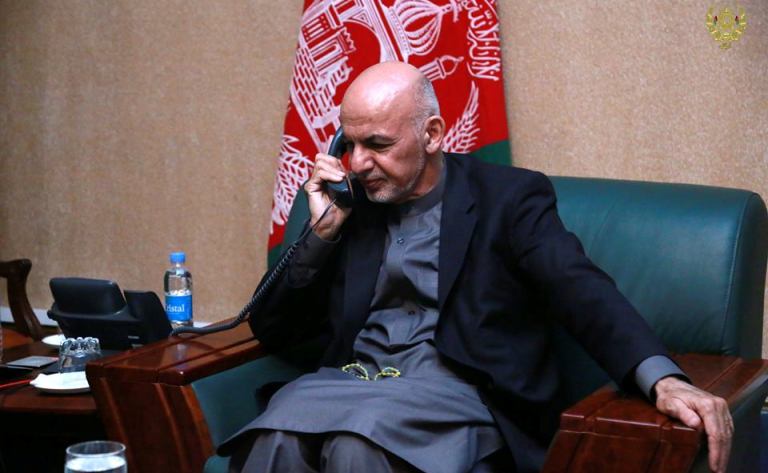 ارګ: ولسمشر غني د افغان سولې په اړه د قطر له امیر سره خبرې وکړې