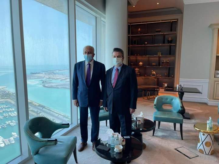 خلیل زاد د ترکیې د سفارت له مرستال سره کتلي دي.