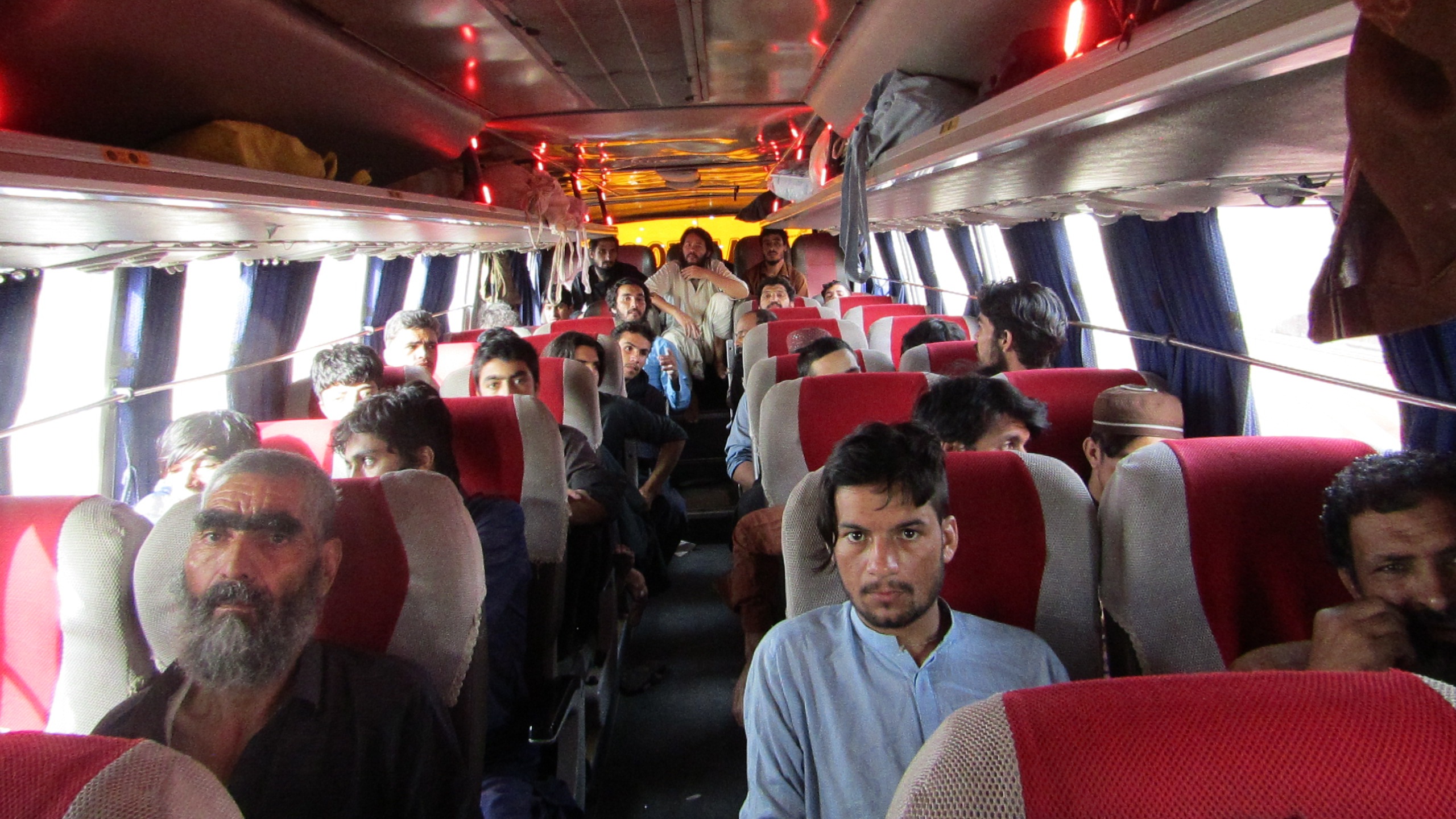 د کراچۍ له زندانونو ۶۰ افغان کډوال را خوشې شول