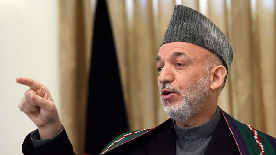 حامد کرزی: نړۍ باید له طالبانو سره تعامل وکړي