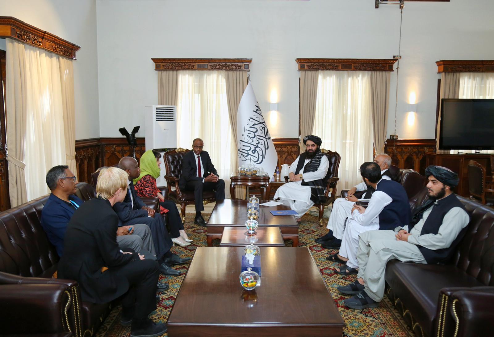 امیرخان متقي د ازبکستان د بهرنیو چارو وزیر سره لیده کاته کړي