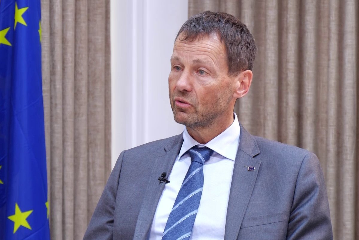 توماس نیکلوسن: افغانان باید د یو نظام او مشر ټاکلو واک ولري