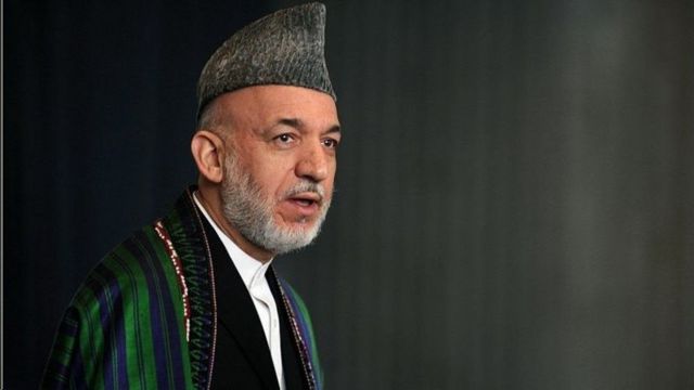 حامد کرزی: جمهوریت د اشرف غني له لاسه وپرځېد