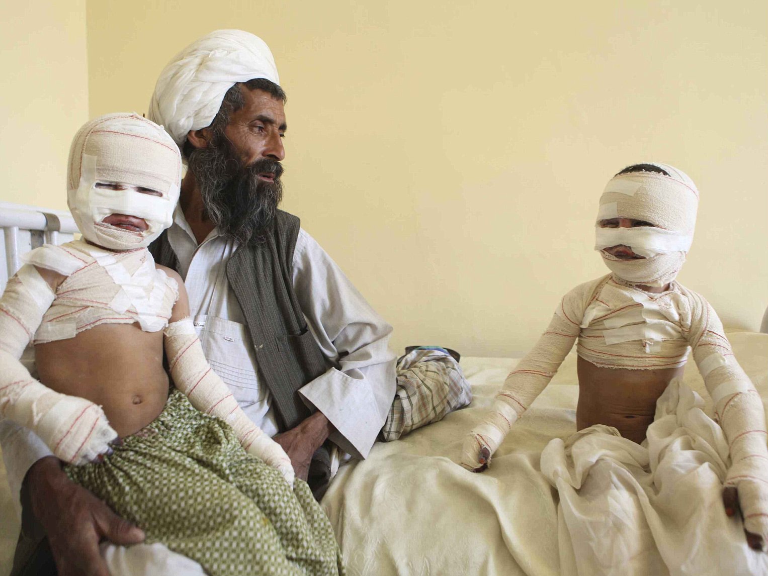 سور صلیب: تېرکال افغانستان کې چاودېدونکو توکو ۴۵۰ قضیې ثبت شوې