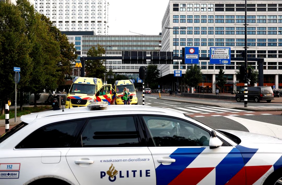 د هالنډ په روتردام ښار کې یو وسله وال بریدګر درې کسان وژلي