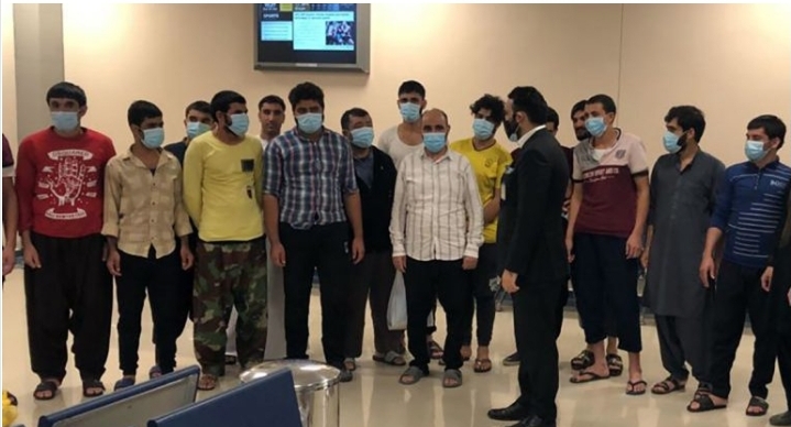 د دبۍ له زندانونو څخه د ۲۱ افغانانو خوشې کیدل