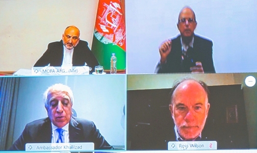 خلیلزاد او  اتمر د افغان سولې په تړاو خبرې کړي