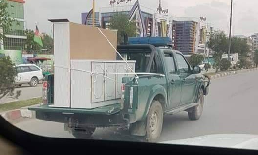 د ارزګان والي: له دولتي وسایطو شخصي استفاده کوونکي لاس تړلي راولئ