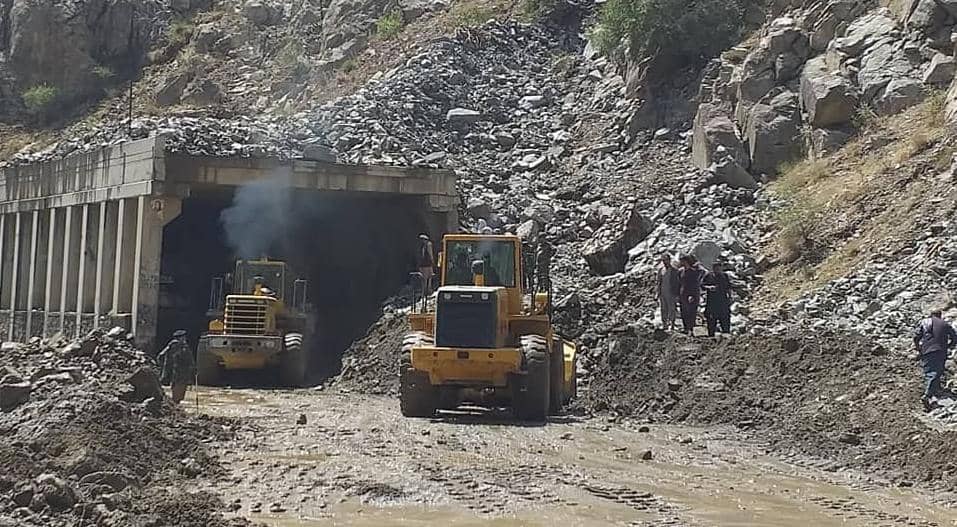 د سالنګ لویه لاره د زمري له لومړۍ نېټې د باروړونکو موټرو پر مخ تړل کېږي