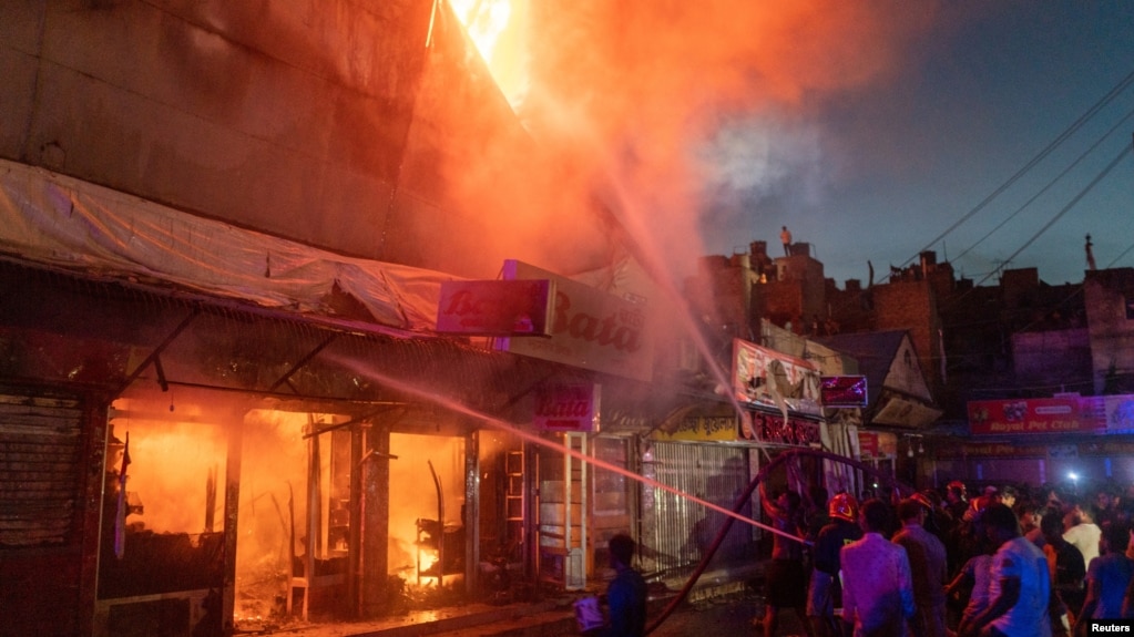 بنګله دېش کې د اور لګېدنې له کبله ۴۳ تنه وژل شوي