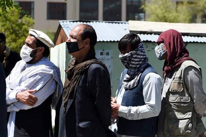 روغتیا وزارت: په ټول هېواد کې د قرنطین موده د دوو نورو اونیو لپاره هم وغځول شوه.