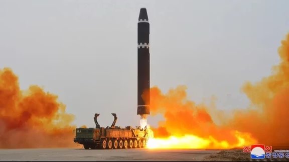 شمالي کوریا؛ د امریکا او جنوبي کوریا تر ناستې یوه ورځ وړاندي نوي توغندي ازمایلي