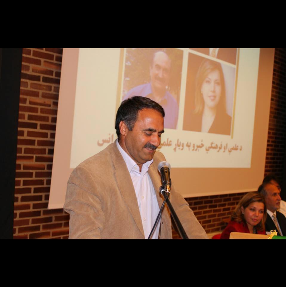 د هیواد د پښتو ژبې او ادب پیاوړي او وتلي خدمتګار ښاغلي ګل افضل ټکور سره ادبي مرکه