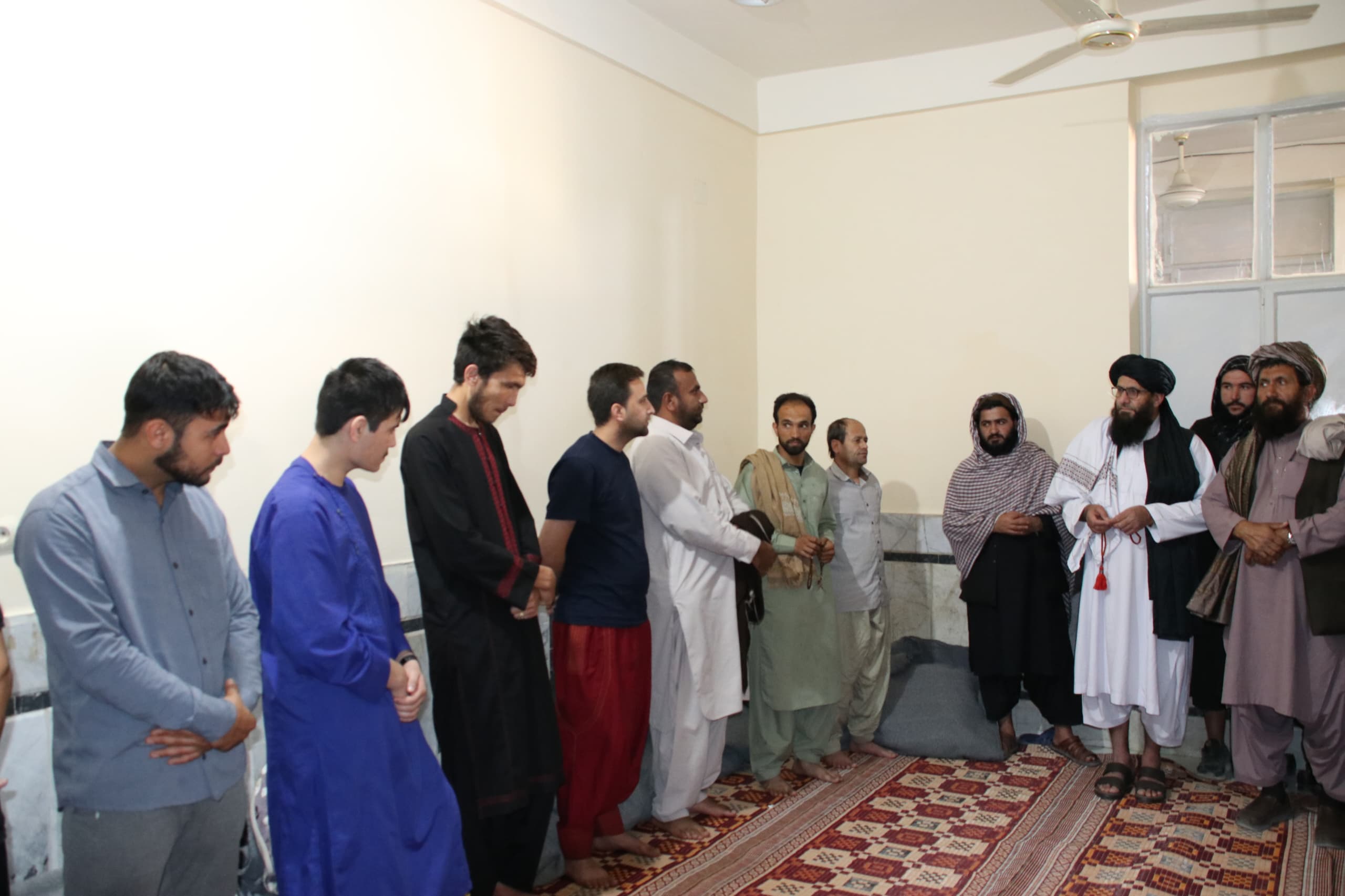 ایران سرپرست حکومت ته ۲۱۱ تنه افغان بندیان سپارلي