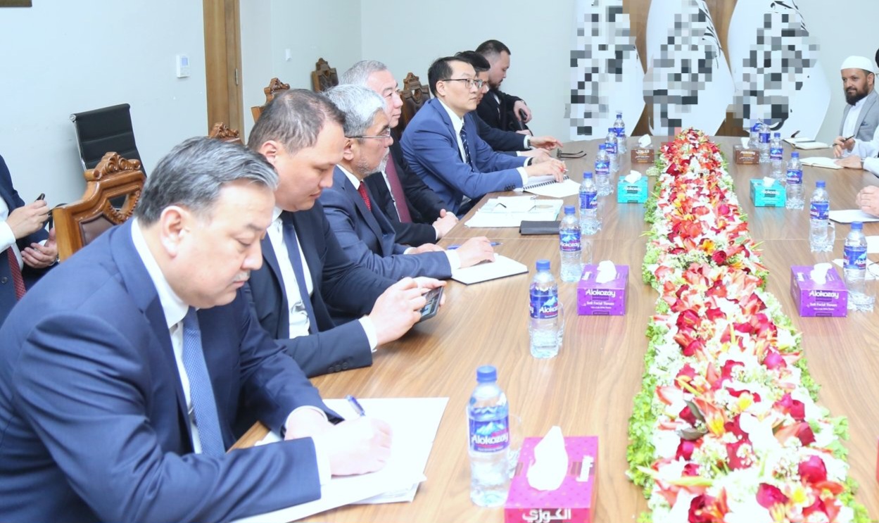 د بهرنیو چارو وزیر: له قزاقستان سره د سوداګریزو اړیکو پراختیا غواړو