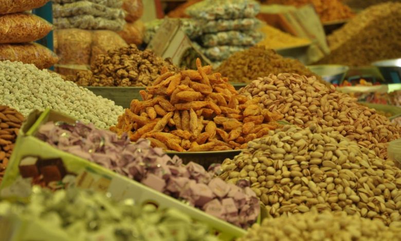 چین له افغانستان څخه وچې مېوې اخلي